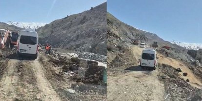 Hakkari-Van yolunda ulaşım tek şeritten sağlanıyor