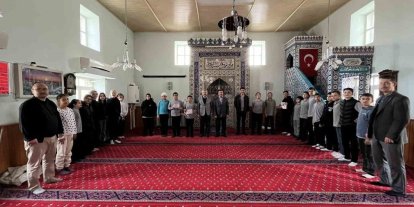 Hisarcık’taki camilerde müezzinlik yapan öğrenciler ödüllendirildi