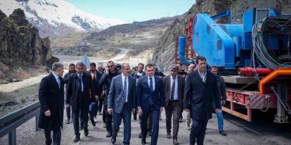 Vali Taşyapan heyelan bölgesinde