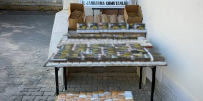 Mersin’de 2 şüpheli binlerce kaçak makaronla yakalandı