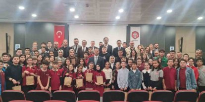 TÜBİTAK başarısı gösteren öğrencilere valilikten hediye