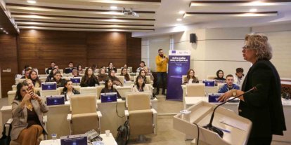 Sivas’ta genç iletişimciler dijital dünyaya hazırlanıyor