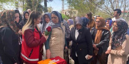 Silahlı saldırıda hayatını kaybeden Adnan’ın mezar taşına çok sevdiği Galatasaray’ın forması bırakıldı