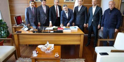 AK Parti’ye katılan Serik Belediye Başkanı Kumbul: "Hemşehrilerimize en iyi hizmeti sunmak amacıyla yeni bir yol yürümeye karar verdim"