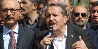 Eğitim-Bir-Sen Genel Başkanı Ali Yalçın’dan saldırının yaşandığı okulun önünde açıklama