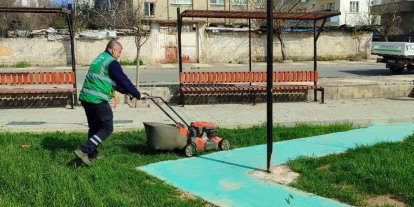 Kahta Belediyesi’nden park ve yeşil alanlarda yoğun yaz mesaisi