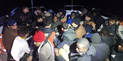 Bodrum açıklarında facianın eşiğinden dönüldü: 30 düzensiz göçmen kurtarıldı