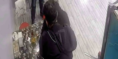 Nefes borusuna çilek takılan döner ustasını kurye kurtardı