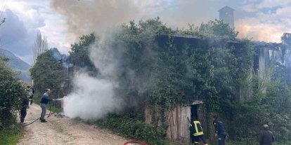 Kastamonu’da metruk binada çıkan yangını itfaiye söndürüldü