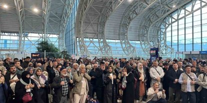 Erzincan’dan 192 hacı adayı dualarla kutsal yolculuğa uğurlandı