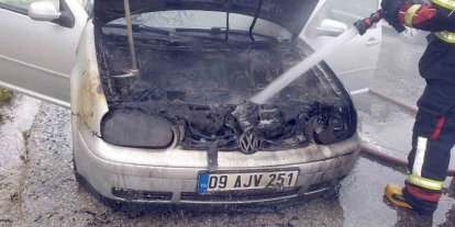 Seyir halindeki otomobil alev aldı