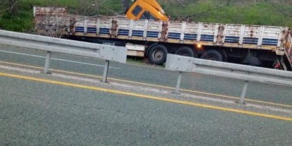 Elazığ’da tır yoldan çıktı: 1 yaralı