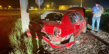 İki otomobil çarpıştı, iki kişi hastanelik oldu