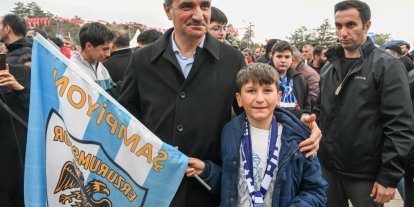 Vali Aydın Baruş kutlama coşkusuna katıldı