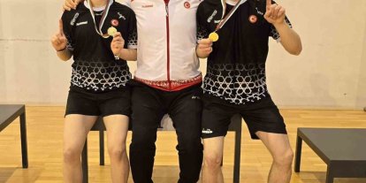 Erzincanlı genç badmintoncular Avrupa’da 3 madalya kazandı