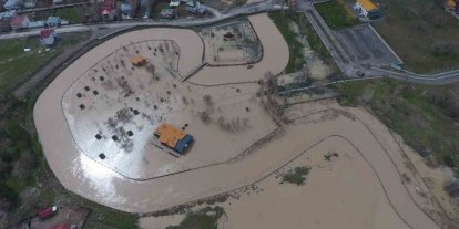Malazgirt’te sağanak yağış su baskınlarına yol açtı