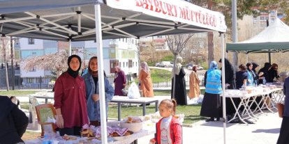 Bayburt’ta evlilik hazırlığındaki gençlere destek için hayır çarşıları açıldı