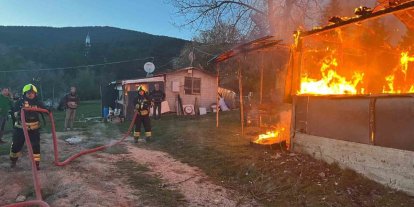 Bolu’da baraka alevlere teslim oldu