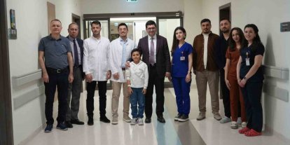 Başparmağında ileri derece hareket kısıtlılığı olan çocuk, operasyonla sağlığına kavuştu