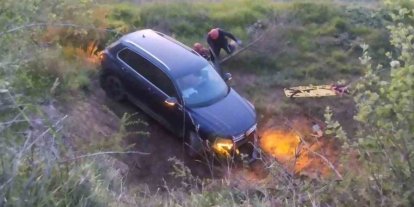 Yoldan çıkan otomobilin sürücüsü, tarlaya uçtu