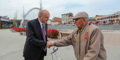 Başkan Özlü sahada vatandaşın talep ve sorunlarını yerinde dinliyor