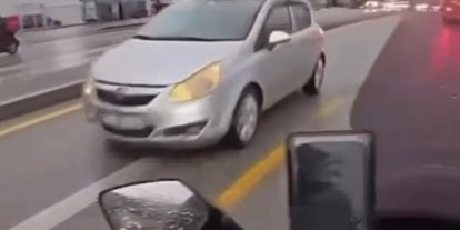 Ters yönde ilerleyen sürücü trafiği birbirine kattı