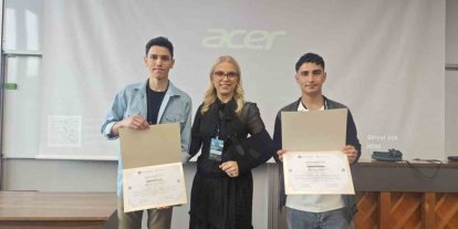 Okullarını uluslararası kongrede başarıyla temsil ettiler