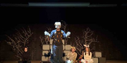 Erzincan’da çocuklara özel tiyatro gösterisi sahnelendi