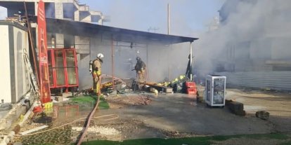 Defne’de iş yeri alevlere teslim oldu