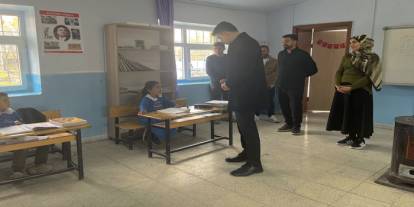 Digor Kaymakamı Ahmed Tayyib Kahraman Hisarönü Köyü’ndeki Okulu Ziyaret Etti