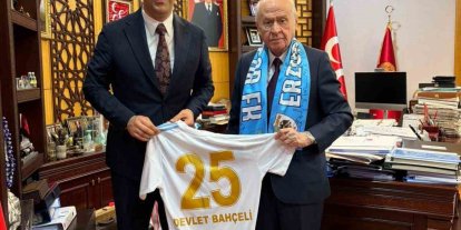MHP’li Yurdagül’den lider Bahçeli’ye şampiyonluk ziyareti: Erzurumspor forması takdim edildi