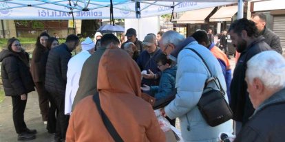 Edirne’de vatandaşlara 22 kilo Kakava kurabiyesi ikram edildi
