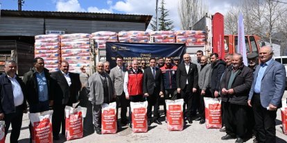 Kahramanmaraş’ta 320 üreticiye 6 bin kilogram ayçiçeği tohumu dağıtıldı