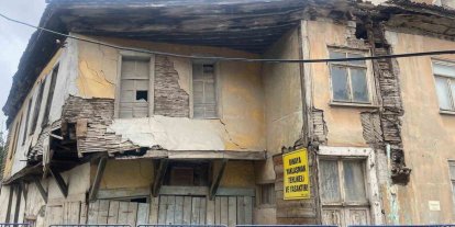 Bafra’da çökme riski taşıyan yapılar için belediyenin daha ciddi önlemler alması istendi