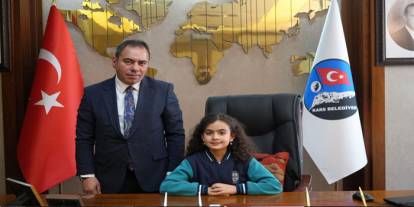 Kars Belediyesi’nde Çocuklar Başkanlık Koltuğuna Oturdu