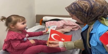 Hastanedeki çocuklara 23 Nisan sürprizi