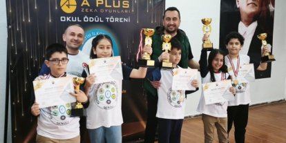 Merkezefendi’nin gururu öğrenciler zeka oyunlarında kürsüye çıktı