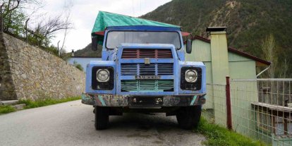 Evinin önünde odunluk olarak kullandığı kamyonu İstanbul’da ceza yedi