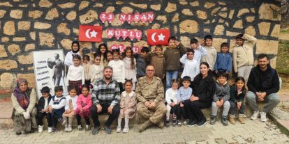 İpekyolu jandarmasından okullarda bayram mesaisi