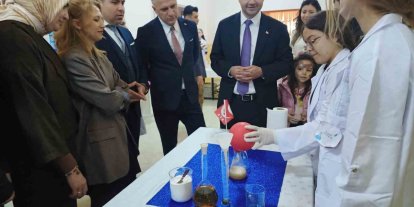 Bilecik’te ‘23 Nisan Çocuk Kimya Şenliği’ düzenlendi