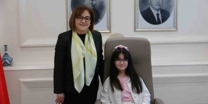 Başkan Şahin koltuğunu devretti