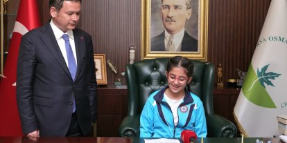 Başkan Aydın koltuğu çocuklara bıraktı