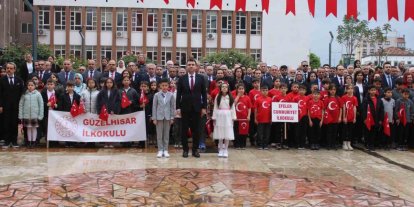 Aydın’da 23 Nisan kutlamaları çelenk sunumuyla başladı