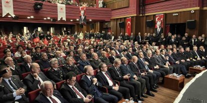 23 Nisan coşkusu salona sığmadı