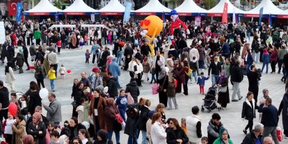 İzmit’te 23 Nisan’a uluslararası ilgi: Çocuklar bayram coşkusunu birlikte yaşıyor