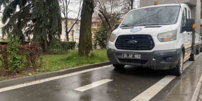 Belediye kendi yaptığı bisiklet yolunu kapattı