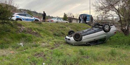 İzinsiz aldığı otomobille kaza yaptılar: 2 yaralı