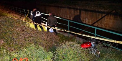 Gece karanlığında şarampole uçan motosikletin 29 yaşındaki sürücüsü öldü