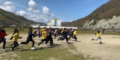 Sinop’ta çocuklar eğlenerek sağlıklı yaşamı öğreniyor