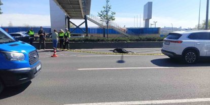 Ankara’da üst geçitten düşen işçiyi otomobil ezdi